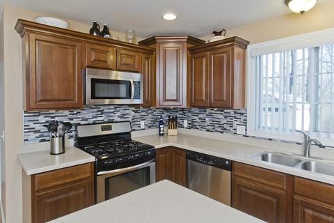 131 Carnarvon Cir, Springfield, MA 01109 photo 16