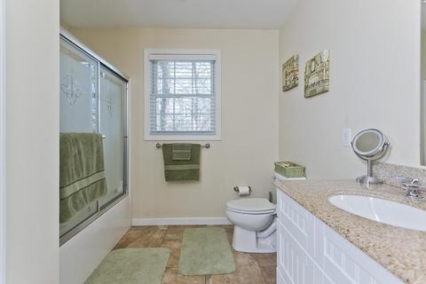 131 Carnarvon Cir, Springfield, MA 01109 photo 30
