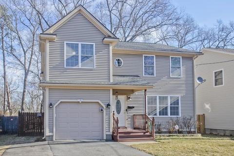 131 Carnarvon Cir, Springfield, MA 01109 photo 3