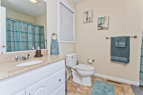 131 Carnarvon Cir, Springfield, MA 01109 photo 21