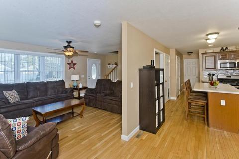 131 Carnarvon Cir, Springfield, MA 01109 photo 20