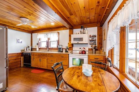 15 Chestnut St, Ware, MA 01082 photo 5