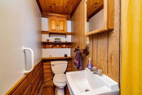 15 Chestnut St, Ware, MA 01082 photo 10