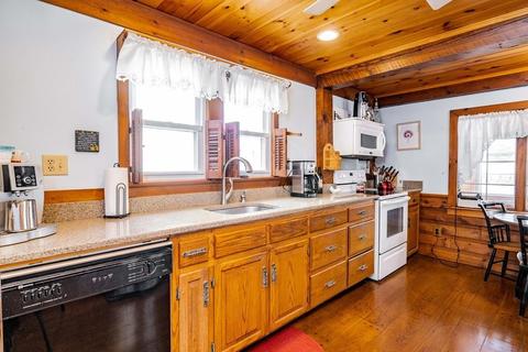 15 Chestnut St, Ware, MA 01082 photo 8