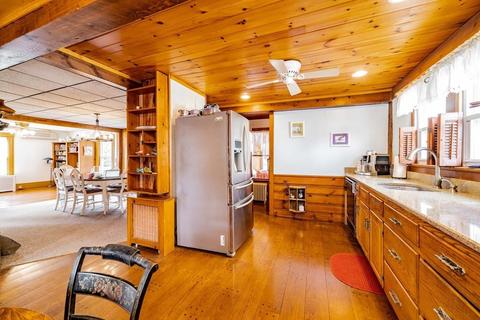 15 Chestnut St, Ware, MA 01082 photo 6
