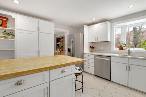 220 Robert Rd, Dedham, MA 02026 photo 9