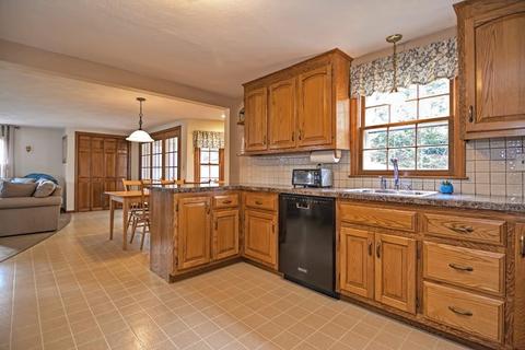 28 Clapp St, Walpole, MA 02081 photo 2