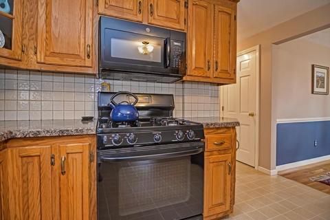 28 Clapp St, Walpole, MA 02081 photo 4