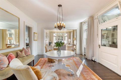 2 Springdale Ave, Wellesley, MA 02481 photo 2