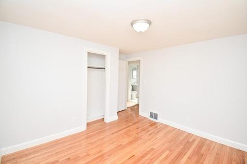 200 Windemere St, Springfield, MA 01104 photo 12