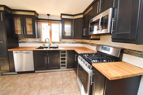 200 Windemere St, Springfield, MA 01104 photo 2
