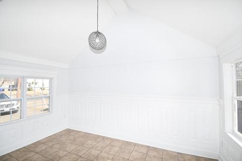 200 Windemere St, Springfield, MA 01104 photo 5