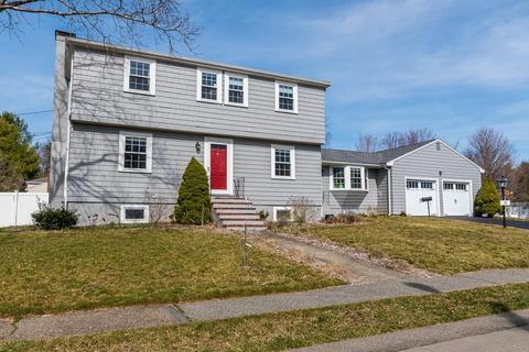 71 Scott Cir, Dedham, MA 02026 photo 2