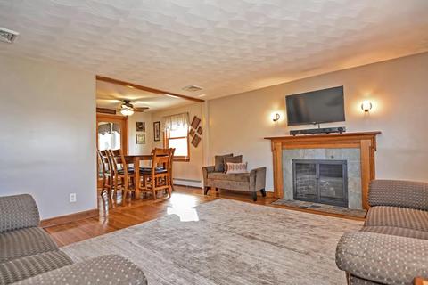 22 Cherry Ave, Stoneham, MA 02180 photo 2