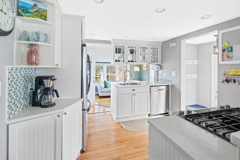 6 Birch Cir, Hingham, MA 02043 photo 8