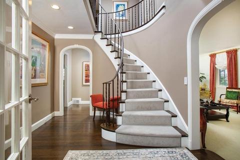 101 Blake Rd, Brookline, MA 02445 photo 2