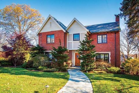 101 Blake Rd, Brookline, MA 02445 photo 1