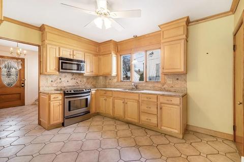 48 Woodlawn Ave, Everett, MA 02149 photo 9