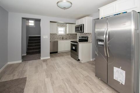 23 Frontenac St, Springfield, MA 01151 photo 2