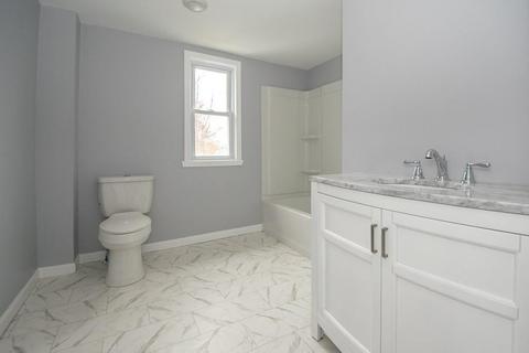 23 Frontenac St, Springfield, MA 01151 photo 4