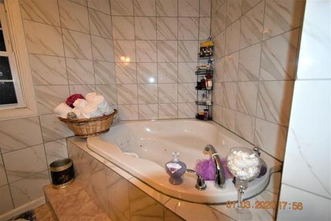 27 Aberdeen Rd, Springfield, MA 01109 photo 26