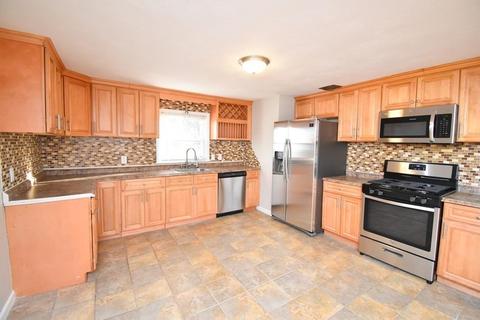 4 Brittany Rd, Springfield, MA 01151 photo 4