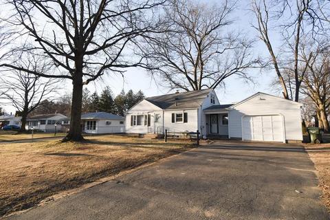 4 Brittany Rd, Springfield, MA 01151 photo 2