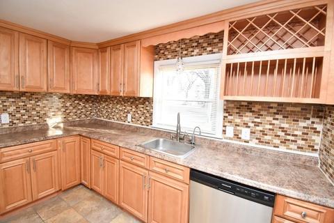 4 Brittany Rd, Springfield, MA 01151 photo 5