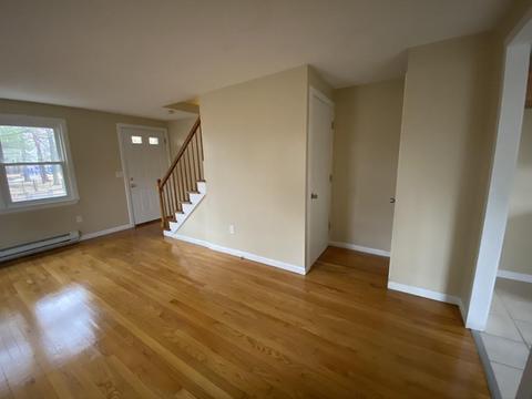 87 Curve St, Springfield, MA 01104 photo 16