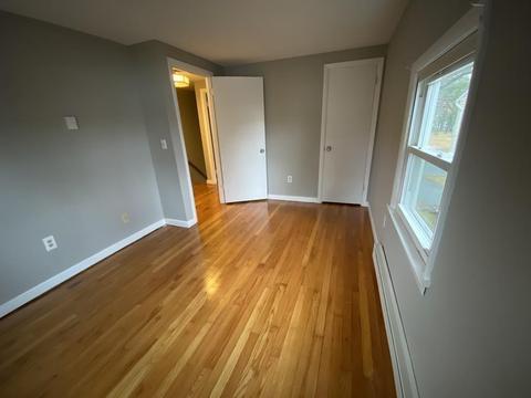 87 Curve St, Springfield, MA 01104 photo 13