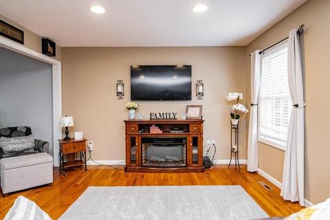 23 Delaware Ave, Springfield, MA 01119 photo 4