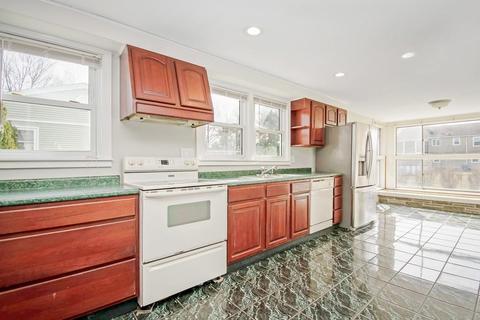 93 Bay State Rd, Chicopee, MA 01020 photo 4
