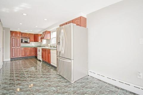 93 Bay State Rd, Chicopee, MA 01020 photo 5