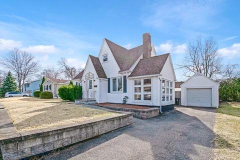 93 Bay State Rd, Chicopee, MA 01020 photo 2