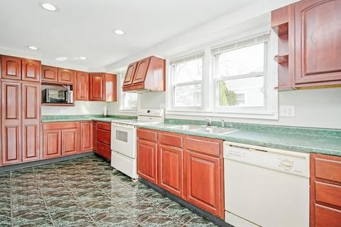93 Bay State Rd, Chicopee, MA 01020 photo 3