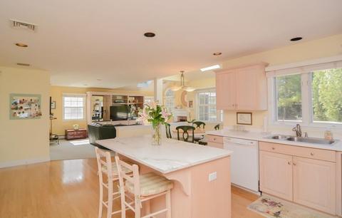 62 Cynthia Rd, Needham, MA 02494 photo 2