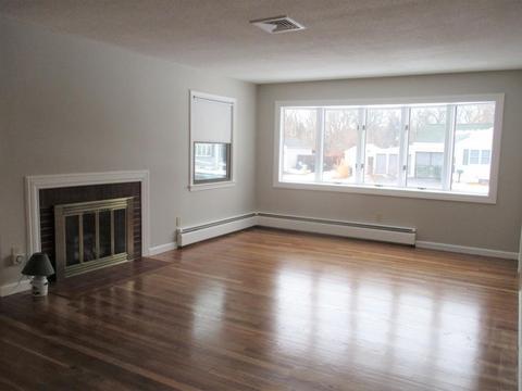 145 Jacob St, Chicopee, MA 01020 photo 2