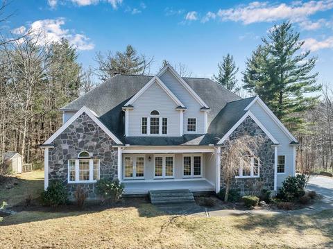 9 Lovell St, Mendon, MA 01756 photo 2