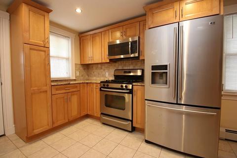 21 Birch St, Everett, MA 02149 photo 4