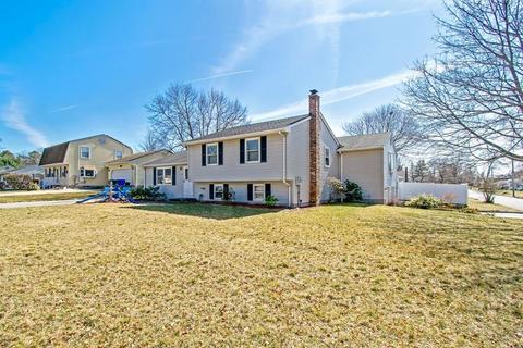 35 Pinta Cir, Springfield, MA 01104 photo 2