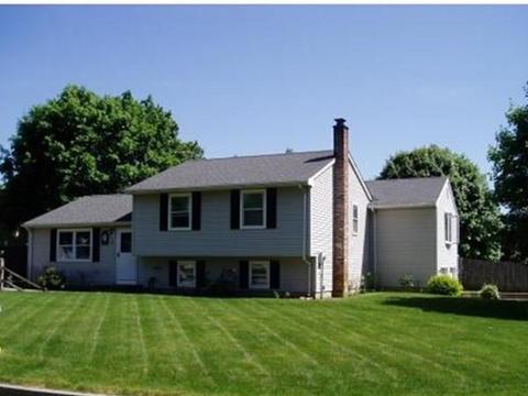 35 Pinta Cir, Springfield, MA 01104 photo 1