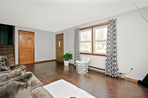 35 Pinta Cir, Springfield, MA 01104 photo 5