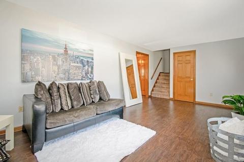 35 Pinta Cir, Springfield, MA 01104 photo 4
