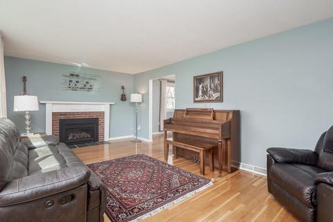 20 August Dr, Framingham, MA 01701 photo 2