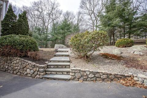 17 Daniels Rd, Mendon, MA 01756 photo 5