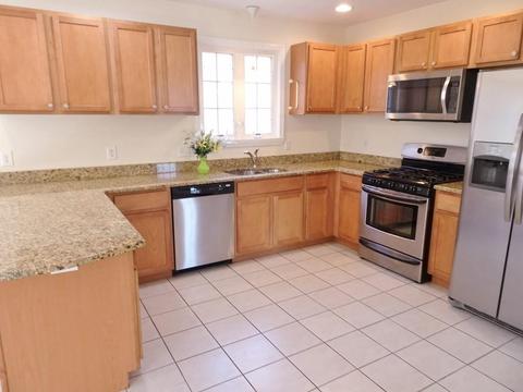 75 Ridgewood Rd, Worcester, MA 01606 photo 4