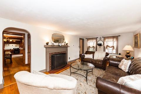 36 Centre St, Danvers, MA 01923 photo 5