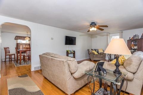 52 Appleton St, Saugus, MA 01906 photo 3
