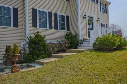 4 Dohertys Ln, Stoneham, MA 02180 photo 2