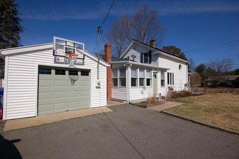 94 Holyoke St, Easthampton, MA 01027 photo 3